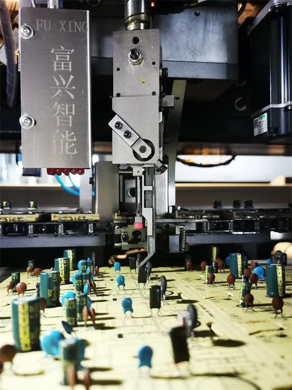 立式插件機的操作指南：提高生產效率的實用技巧