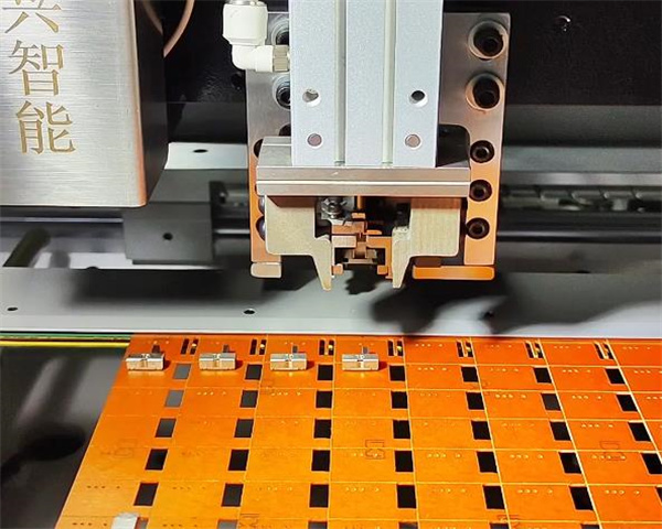 革新制造：AI插件機技術如何重塑電子裝配線