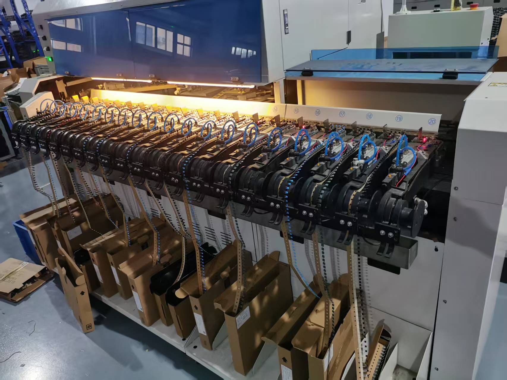 立式插件機(jī)供料器和臥式插件機(jī)供料器的區(qū)別